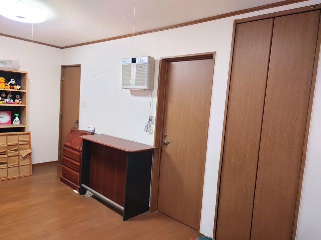 売中古戸建　静岡市清水区神田町の洋室|収納もしっかり確保！