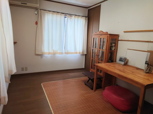 売中古戸建　静岡市清水区神田町の洋室|2階洋室！どの部屋も２面採光で明るいです！