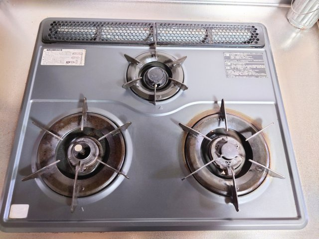 売中古戸建　静岡市清水区神田町のキッチン|コンロは3口です！