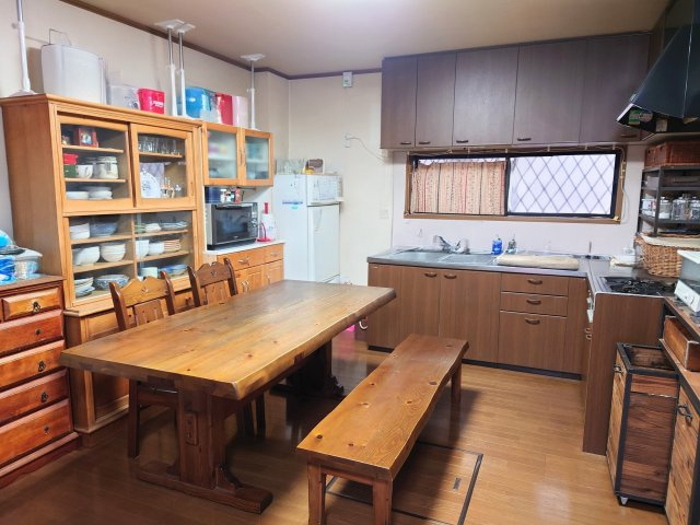 売中古戸建　静岡市清水区神田町のダイニング|使いやすいL字型キッチン！