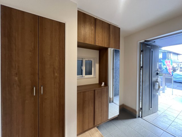 ～サンタフェ鑑賞中に着く魅惑の新築戸建～これであなたもVictory6【瀬谷区宮沢2丁目】の玄関|毎日通る玄関はこちらです