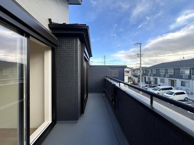 ～サンタフェ鑑賞中に着く魅惑の新築戸建～これであなたもVictory6【瀬谷区宮沢2丁目】のバルコニー|暖かな日差しのふりそそぐバルコニー