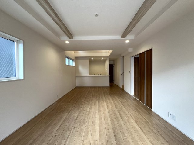 ～サンタフェ鑑賞中に着く魅惑の新築戸建～これであなたもVictory6【瀬谷区宮沢2丁目】の居間・リビング|使いやすい居間です