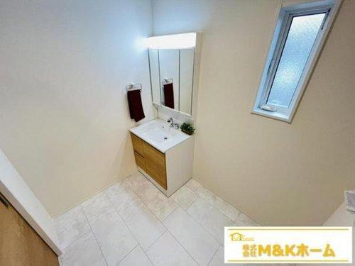 知多市八幡字堀切　全3棟　1号棟の洗面所|洗面室　シャワー付きの洗面化粧台♪