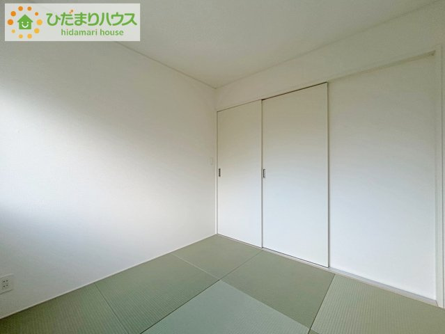 郡山市田村町金屋第5　新築戸建　2号棟の和室|リビングと隣り合わせにある和室は合わせて20帖！扉を閉めれば、来客用の部屋として使えます♪