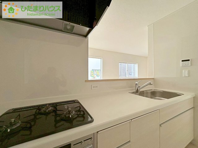 郡山市田村町金屋第5　新築戸建　2号棟のキッチン|カウンターは少し高くなってますので、手元が隠れて来客からは見えにくくなってます♪