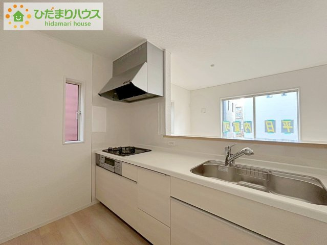 郡山市田村町金屋第5　新築戸建　2号棟のキッチン|3口コンロでお料理する時間も短くなりそうですね(*‘∀‘)