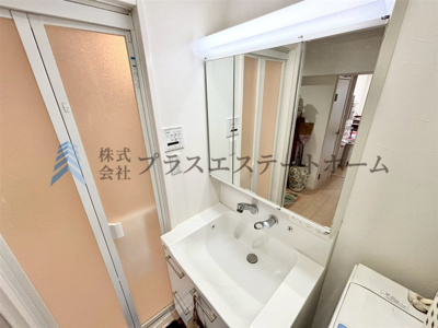 【キッチン】 | 甲南セゾン兵庫 | 三面鏡の後ろにも収納があります♪