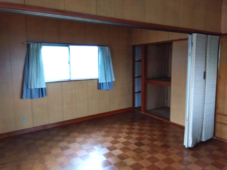 売中古戸建　富士市比奈の洋室|窓が多く明るい室内となっています。好きなカーテンを選んで自分だけの空間作りが楽しめます。