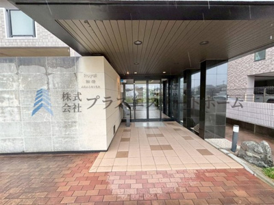 【その他】 | ロワイヤル飾磨 | エントランス入口♪庇が深く雨の日も安心です♪