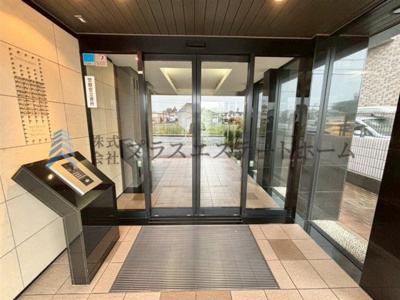 【その他】 | ロワイヤル飾磨 | ガラスのエントランス入口♪オートロックで防犯面も安心です♪