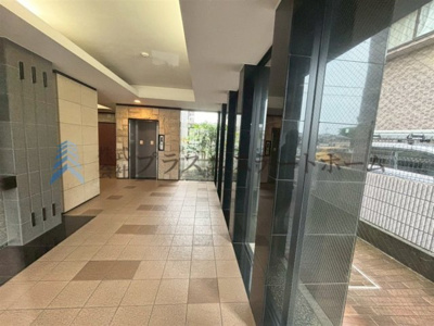 【その他】 | ロワイヤル飾磨 | ガラス張りで明るいエントランス♪