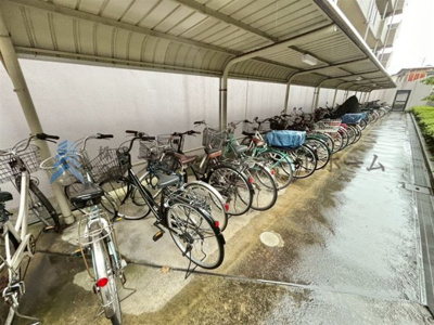 【その他】 | ロワイヤル飾磨 | 屋根付きが嬉しい自転車置場♪