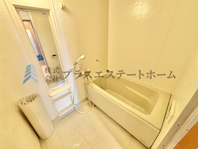 【浴室】 | ロワイヤル飾磨 | 白基調で清潔感がある浴室♪