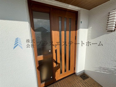 【その他】 | 名谷コープタウン | 玄関扉♪ガラスの部分が多く、暗くなりがちな玄関も明るくなります♪