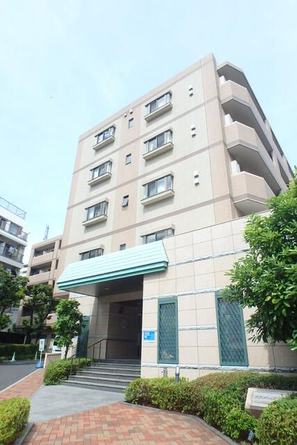 グランハイツ東新宿の外観