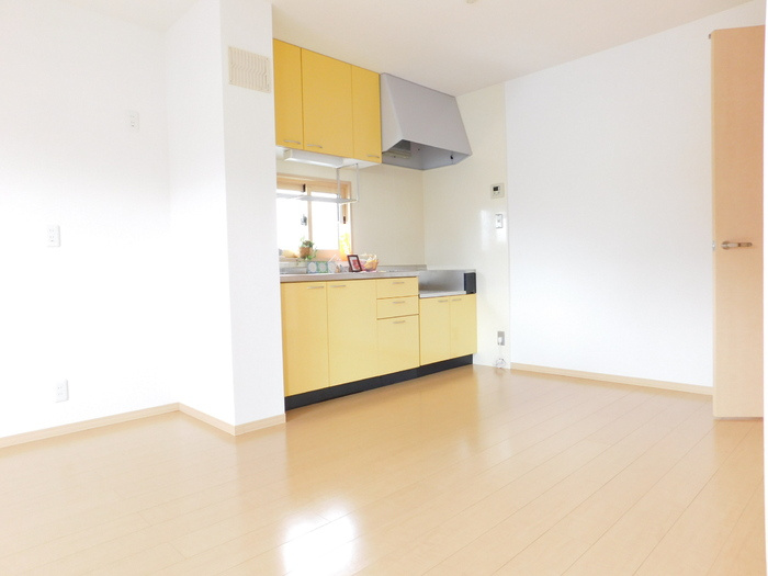 プリマベーラ沖村の居間・リビング