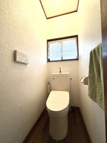 【トイレ】 | 恵子５丁目中古戸建 | ウォッシュレット付きです。