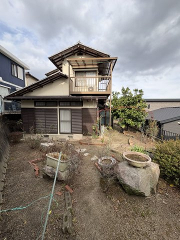 【庭】 | 恵子５丁目中古戸建 | お庭からの家の外観です。