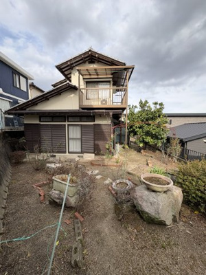 【庭】 | 恵子５丁目中古戸建 | お庭からの家の外観です。