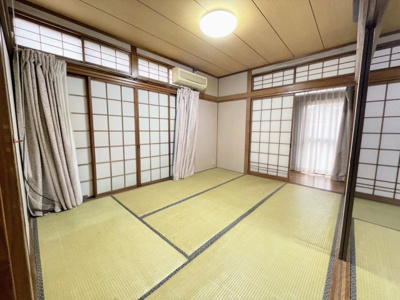 【和室】 | 恵子５丁目中古戸建 | 南面に面した和室。雨戸があります。