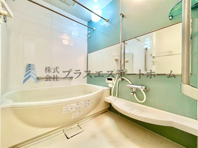 【浴室】 | ワコーレ新長田駅前エスプライム | 横長の鏡は個性的な印象を与え、より浴室を広く見せることができ開放的な空間を演出することが可能♪