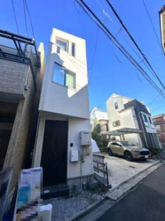 曳舟　築浅戸建の外観|洗練されたフォルムと落ち着いた色調が、街並みにやさしく溶け込む佇まい。帰るたびに、心がふっと和らぐ外観です。