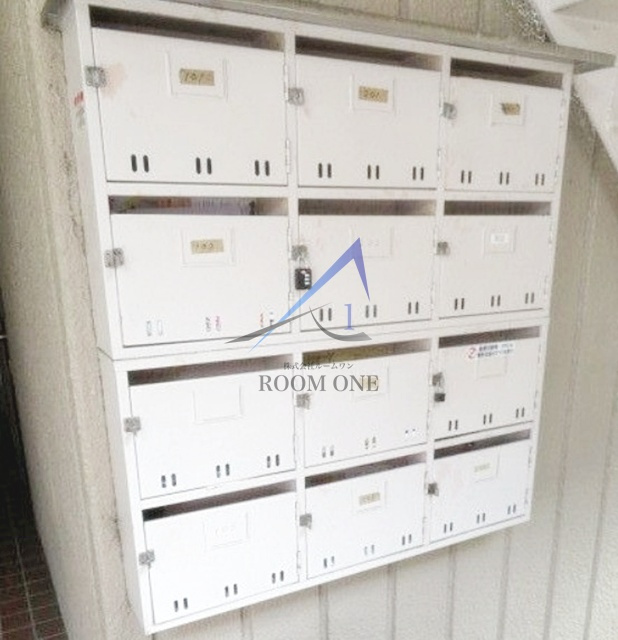 メゾンウィンのその他共用部分|集合ポストです。