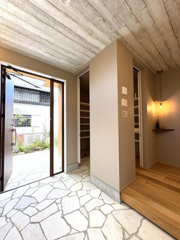 贅沢の極み、七里ガ浜。 — SHICHIRIGAHAMA PRIME RESIDENCE —の玄関