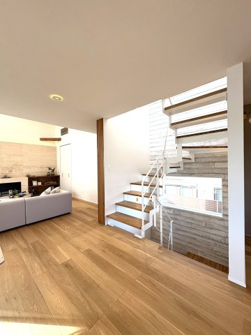 贅沢の極み、七里ガ浜。 — SHICHIRIGAHAMA PRIME RESIDENCE —の居間・リビング