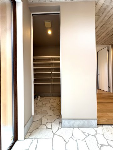 贅沢の極み、七里ガ浜。 — SHICHIRIGAHAMA PRIME RESIDENCE —の玄関