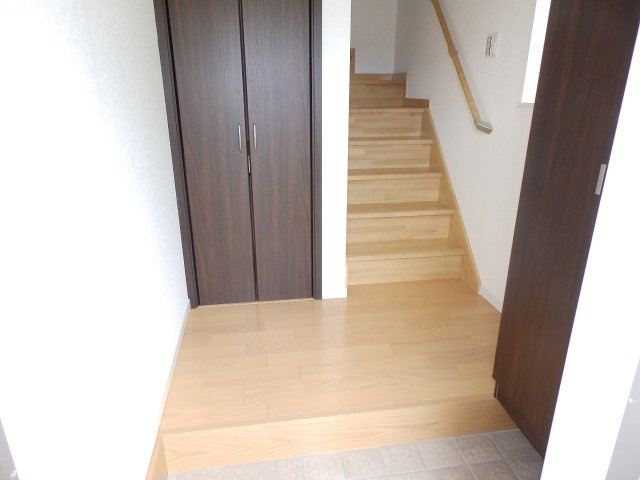 フローラ住吉の玄関