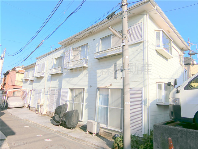 エステートピア福石の外観|1988年3月築　木造2階建て総戸数8戸の人気賃貸アパート
東京都大田区羽田6丁目　京急空港線天空橋駅最寄り徒歩8分、穴守稲荷駅徒歩10分