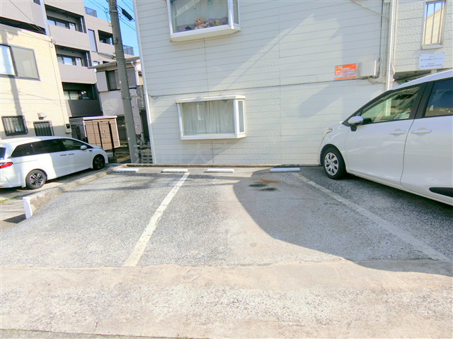 エステートピア福石の駐車場