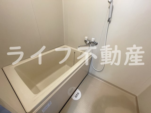 シロハイヌ小阪の浴室|コンパクトで使いやすいお風呂です