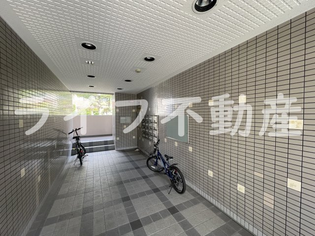 シロハイヌ小阪のロビー|建物の内部です