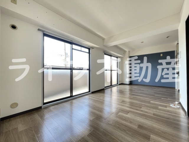 シロハイヌ小阪の居間・リビング|ゆったり過ごせるリビングです