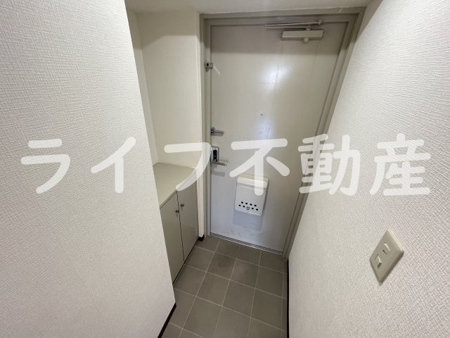 シロハイヌ小阪の玄関|きれいな玄関です