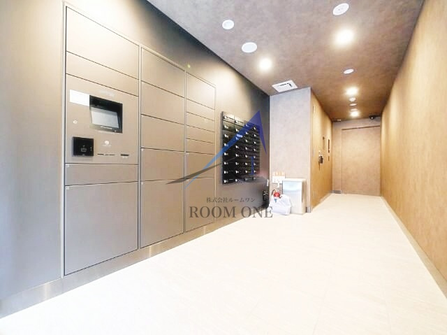 ＰＲＥＭＩＵＭ　ＣＵＢＥ　上野のその他共用部分|集合ポストと宅配ボックスです。