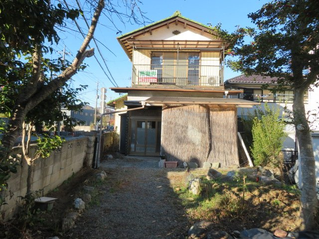 藤岡市鬼石　中古300の前面道路含む現地写真