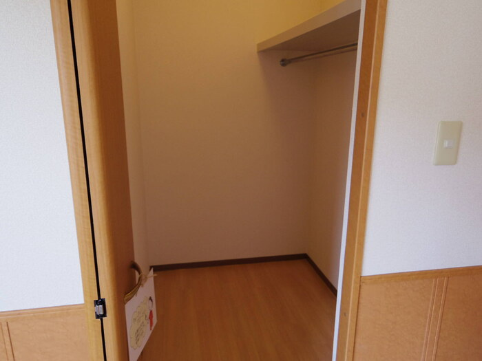 フローレス・リーベABの収納|ウォークインクローゼット仕様