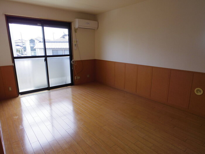 フローレス・リーベABの居間・リビング|リビング全景