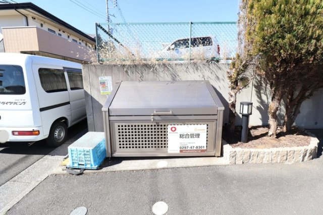 シャルマンの駐車場|ゴミストッカー