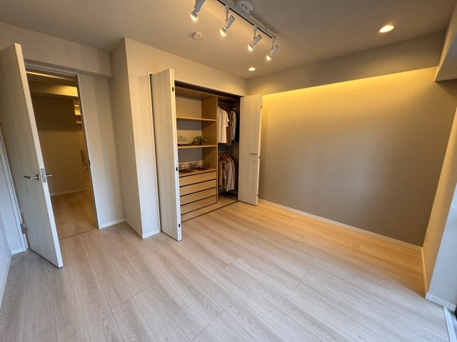 セントラル三田の洋室