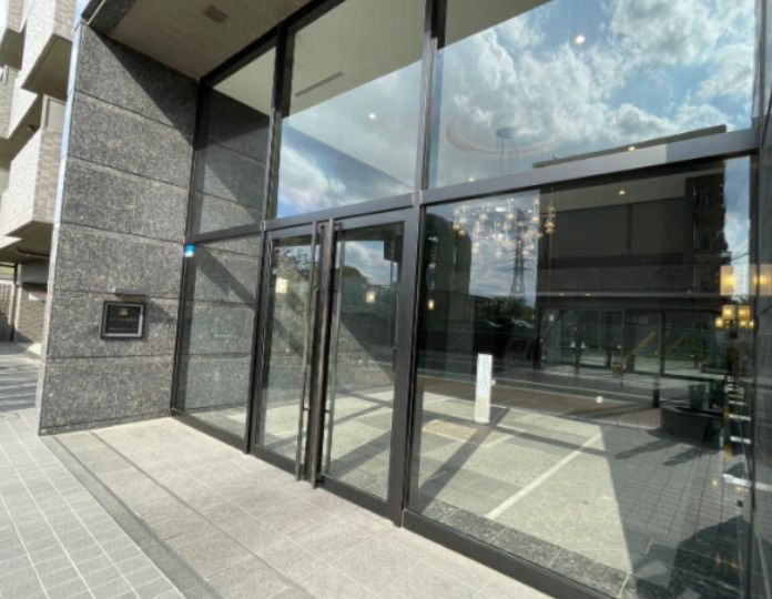 ルーブル高島平のエントランス