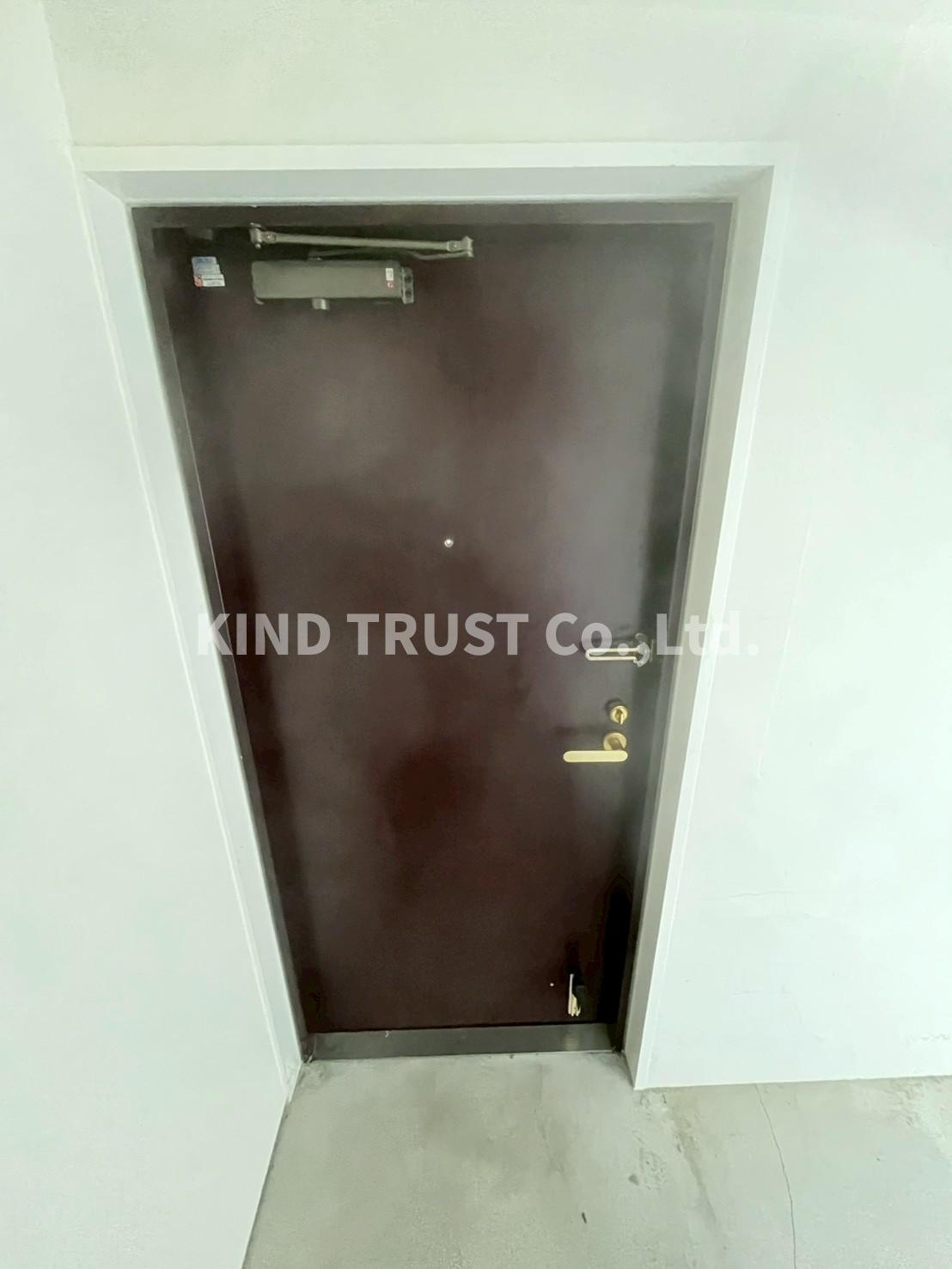 サンハイム中津の玄関|収納もある玄関です