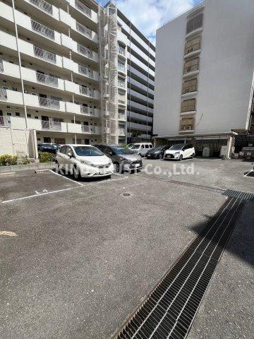 サンハイム中津の駐車場|駐車場に車を止められます