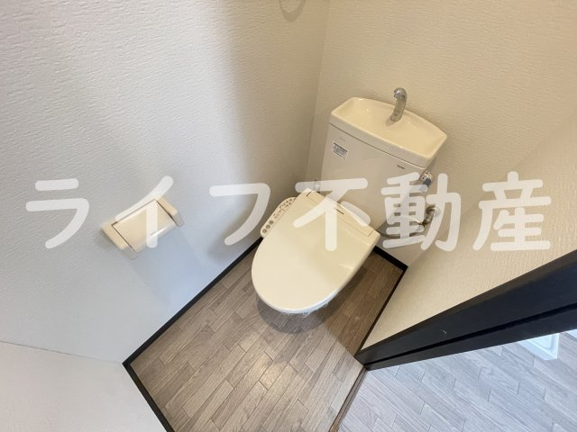 みおつくし布施のトイレ|落ち着いた色調のトイレです
