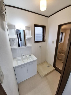 【洗面所】 | 久我森の宮町 一戸建 | 洗面化粧台新調済み