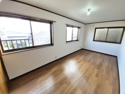 【洋室】 | 久我森の宮町 一戸建 | 3階洋室9帖、窓も多く採光良好です